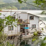 Feriehus плаващи къщи райски кът язовир кърджали *