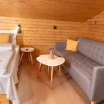 Feriehus плаващи къщи райски кът язовир кърджали Brosh
