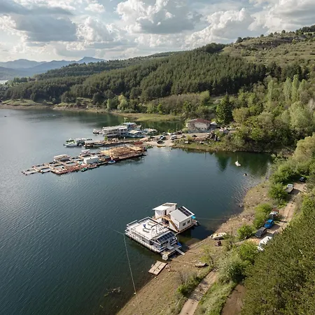 плаващи къщи райски кът язовир кърджали Feriehus