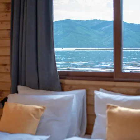 плаващи къщи райски кът язовир кърджали * Brosh