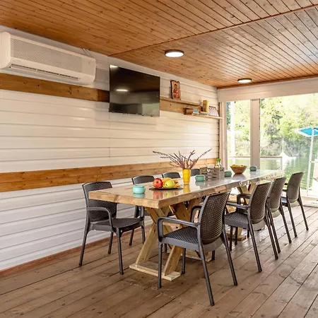 Holiday home плаващи къщи райски кът язовир кърджали