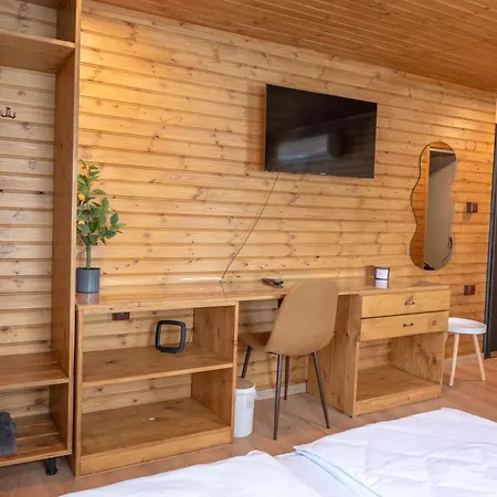 плаващи къщи райски кът язовир кърджали