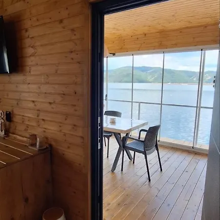 плаващи къщи райски кът язовир кърджали Casa vacanze *