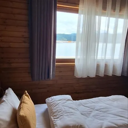 Casa vacanze плаващи къщи райски кът язовир кърджали Brosh